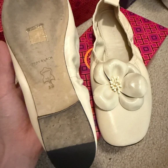 Tory Burch Ivory Flower Scrunch Ballet Flats - Picture 3 of 5